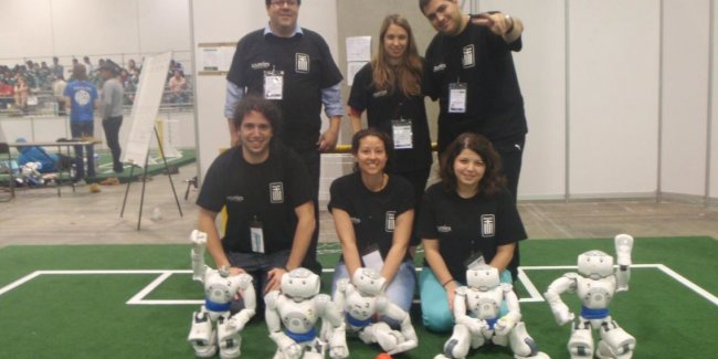 Χορός και ποδόσφαιρο από ρομπότ