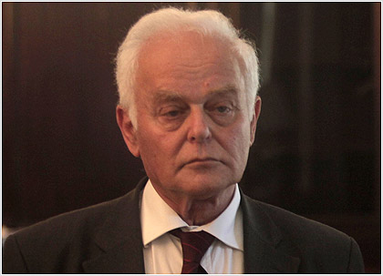 Tώρα-Αποχώρησε ο Μανιτάκης