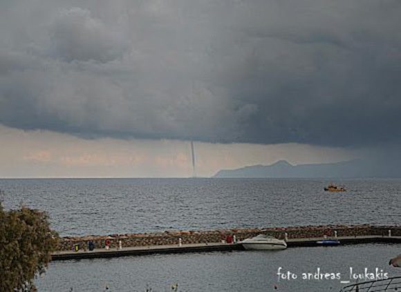 Ανεμοστρόβιλος στον Άγιο Νικόλαο