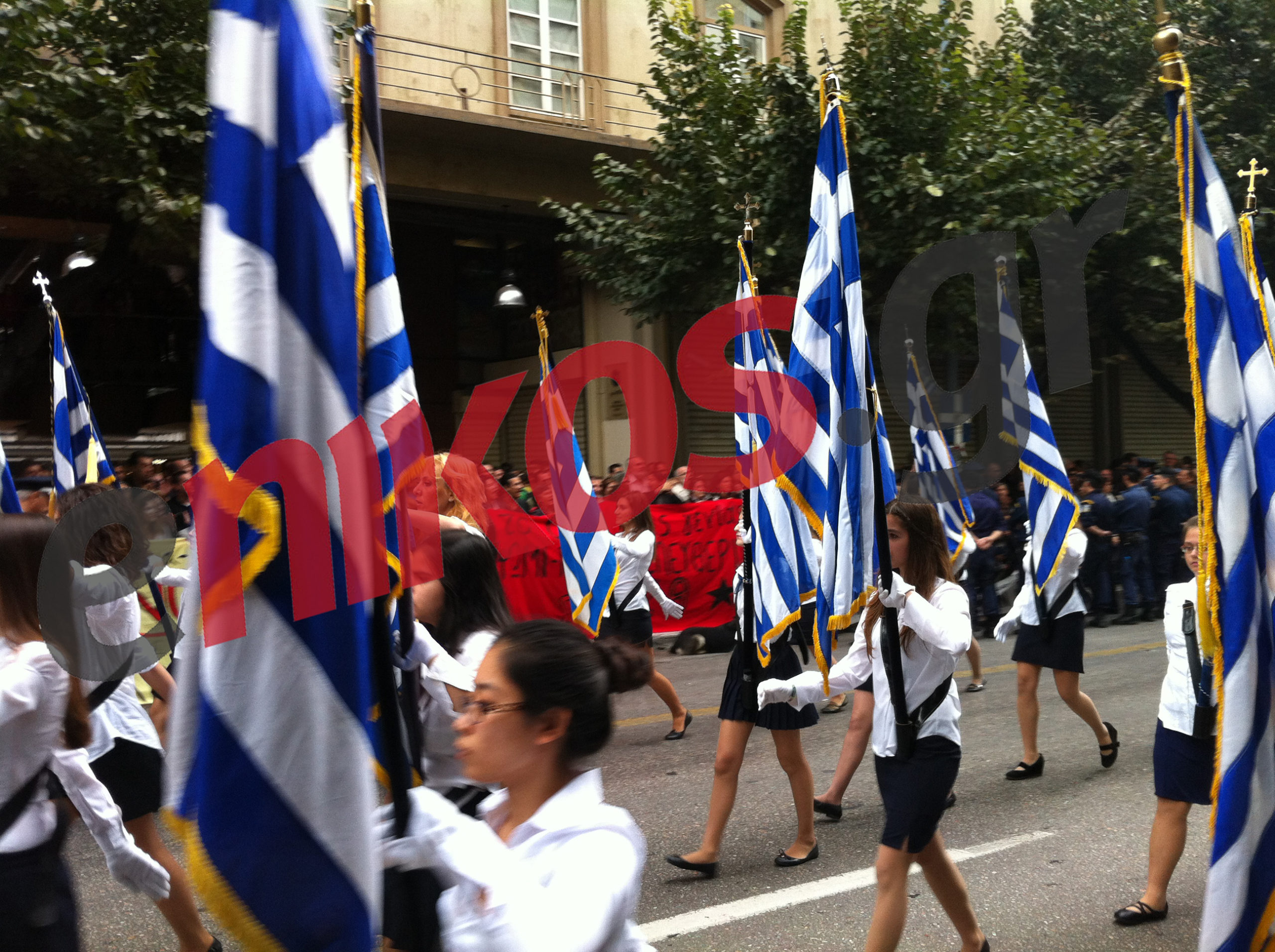 ΦΩΤΟ – Οι μαθητές με φόντο τα πανό