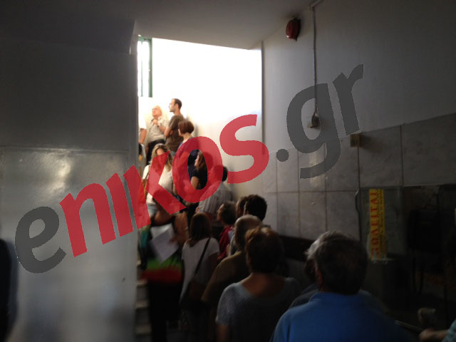 Τώρα – ΦΩΤΟ: Ταλαιπωρία στη ΔΟΥ Χαλανδρίου