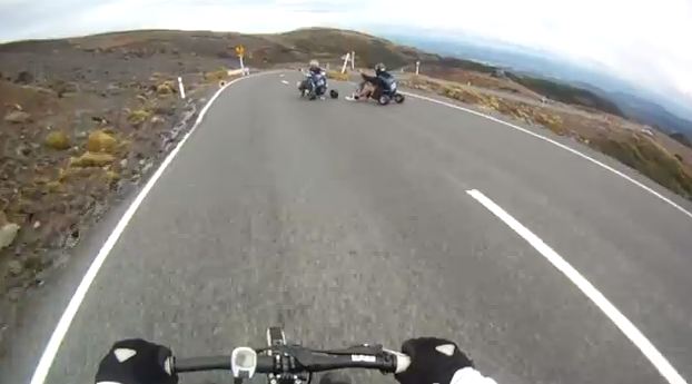 Στο γκρεμό χωρίς φρένα