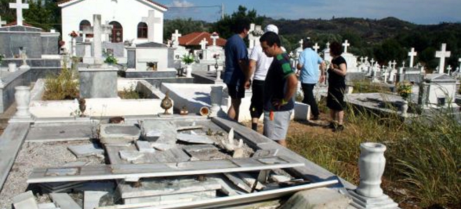 Έκλεψαν 70 καντήλια