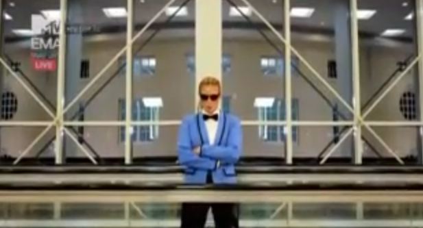 Και η Klum “Gangnam style”;