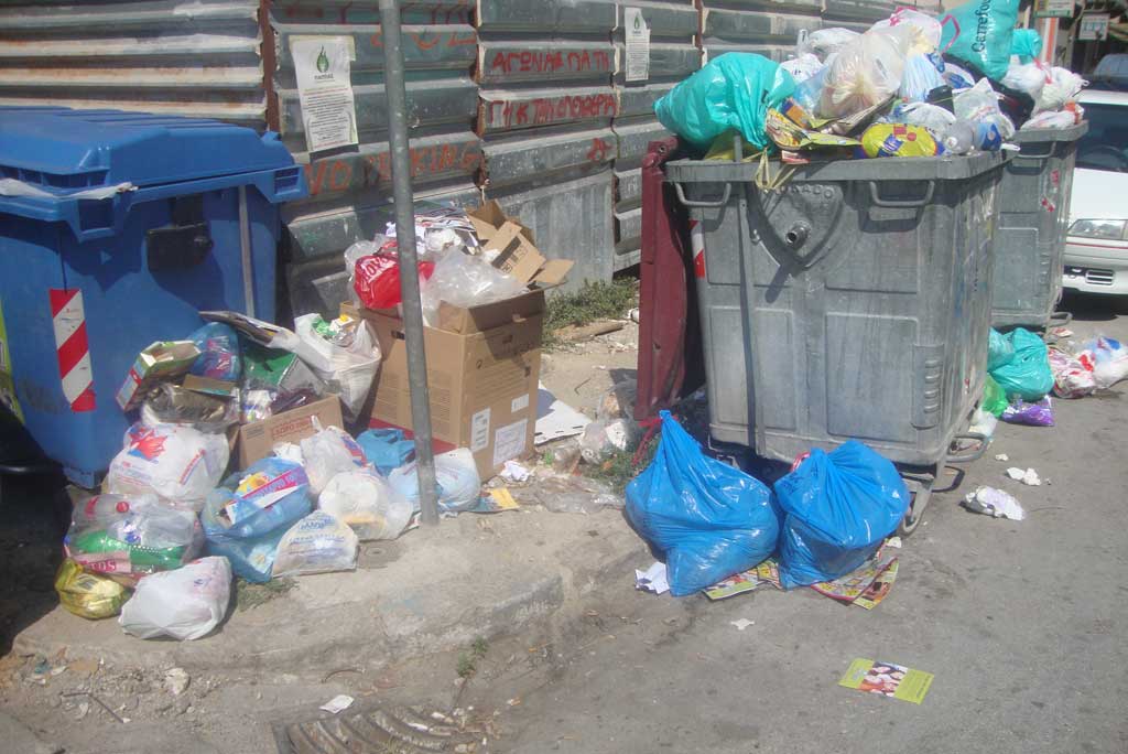 Σαββατοκύριακο στους… κάδους