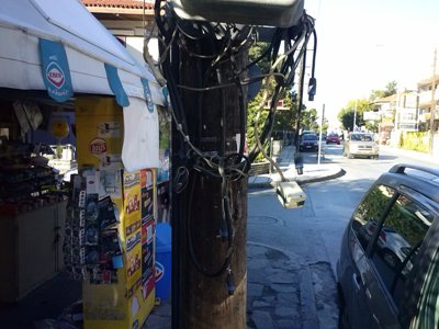 Επικίνδυνες κολώνες στη Θεσσαλονίκη