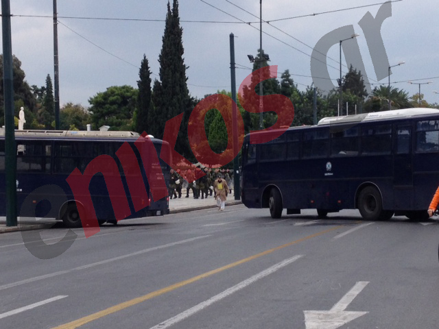 Φραγμός στην Αμαλίας με κλούβες