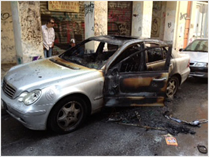 Κάηκε πυροσβεστικό όχημα στα Εξάρχεια