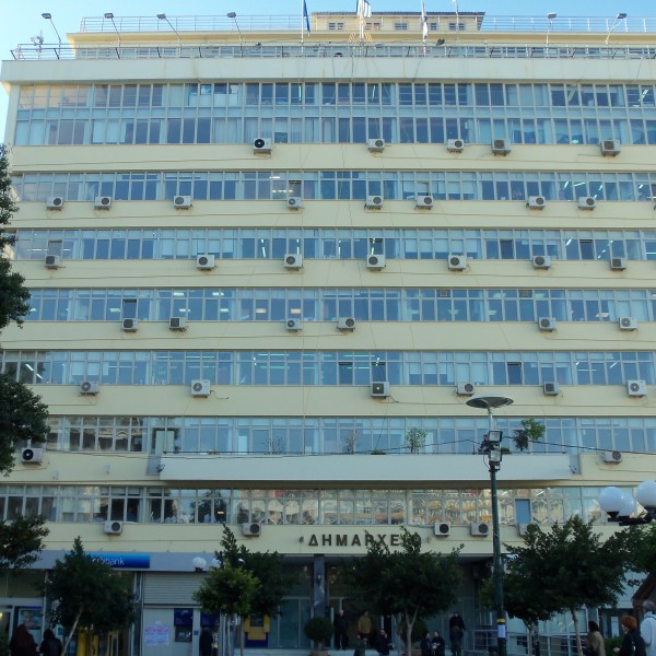 Στο σφυρί ακίνητα-φαντάσματα