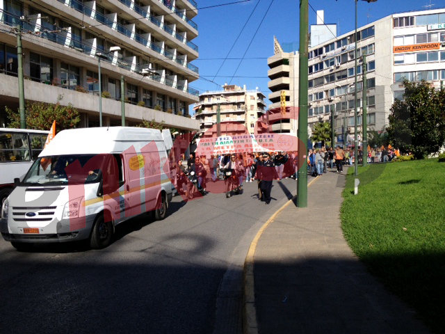 Βίντεο: Η ΠΟΕ-ΟΤΑ έξω από τα γραφεία της ΔΗΜΑΡ