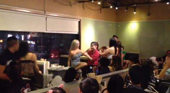 Απίστευτο ξύλο για ένα …τραπέζι!