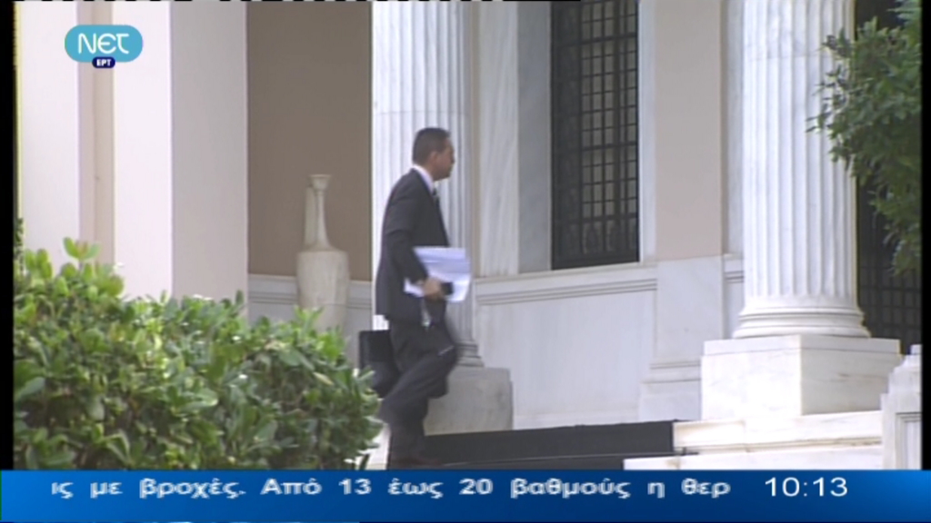 Τώρα: Ο Στουρνάρας στο Μαξίμου