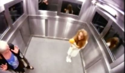 Βίντεο: Θρίλερ στο ασανσέρ
