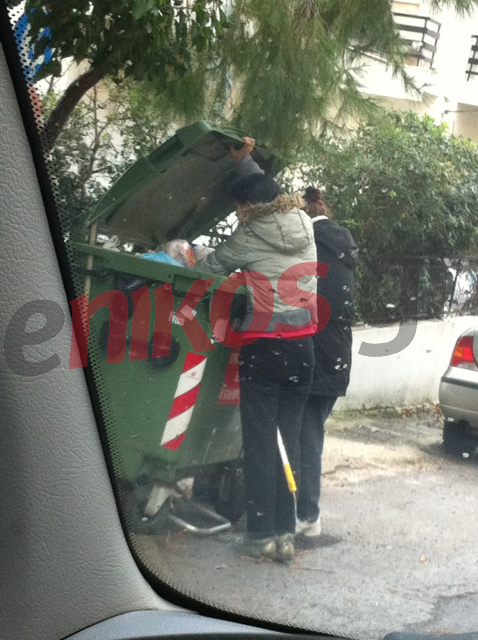Ψάχνουν στα σκουπίδια στα Β.Π. Αττικής