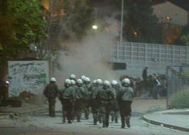 Τώρα-Καταστροφές αυτοκινήτων στην Τούμπα