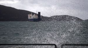 Τώρα-Ακυβέρνητο δεξαμενόπλοιο στη Σκύρο