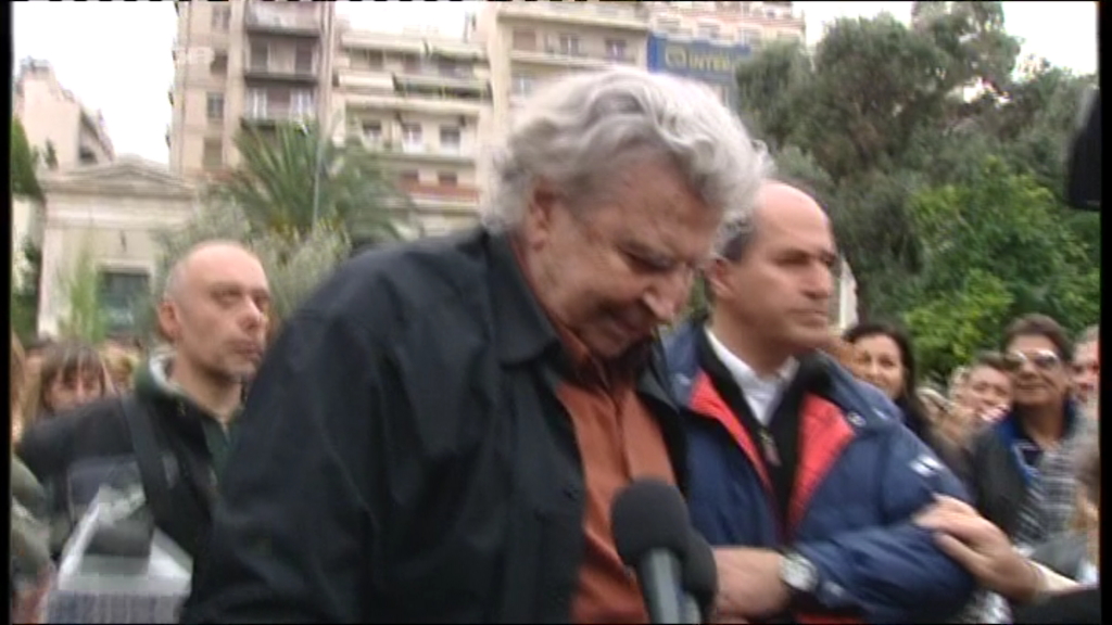 Μίκης: Ελπίζουμε να ξυπνήσει ο λαός ξανά