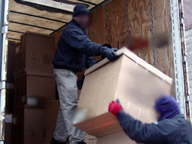 Άφησαν μόνο τους… τοίχους