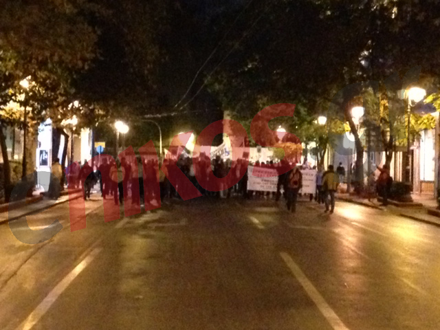Τώρα – Φώτο: Οι απόστρατοι έξω από τη Βουλή