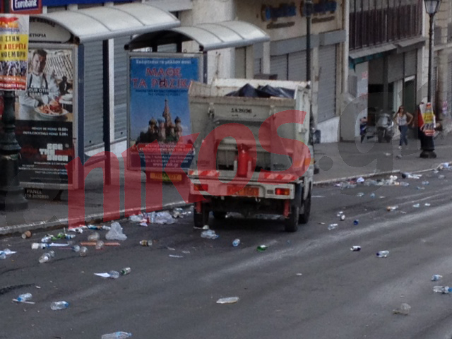 Τώρα – Απορριμματοφόρα στο Σύνταγμα