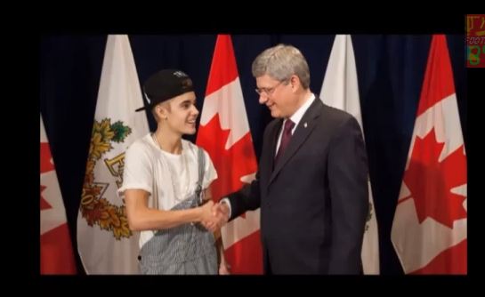 Έλεος! Βράβευσαν τον Bieber…