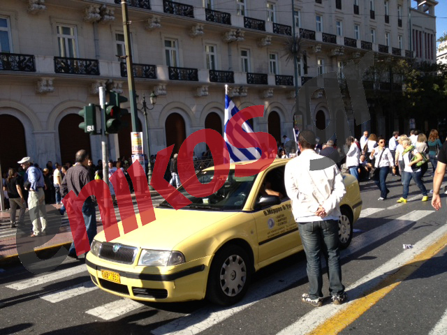 Λύνουν χειρόφρενο τα ταξί