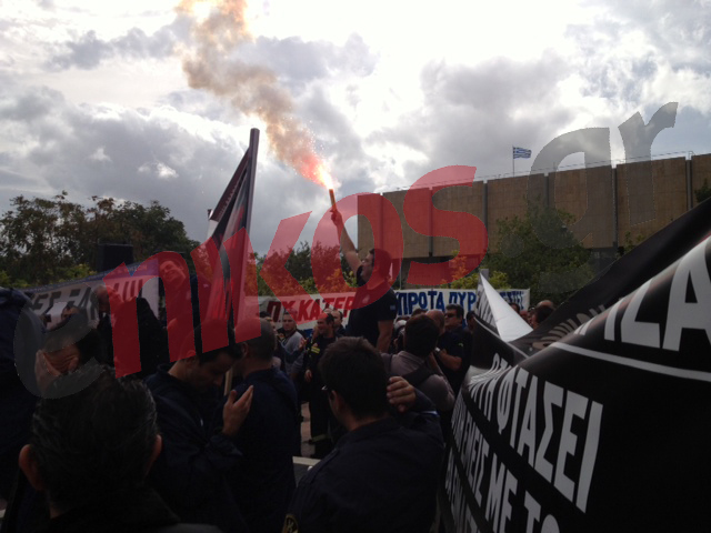 Τώρα-Φωτοβολίδες και φασολάδα στη διαμαρτυρία