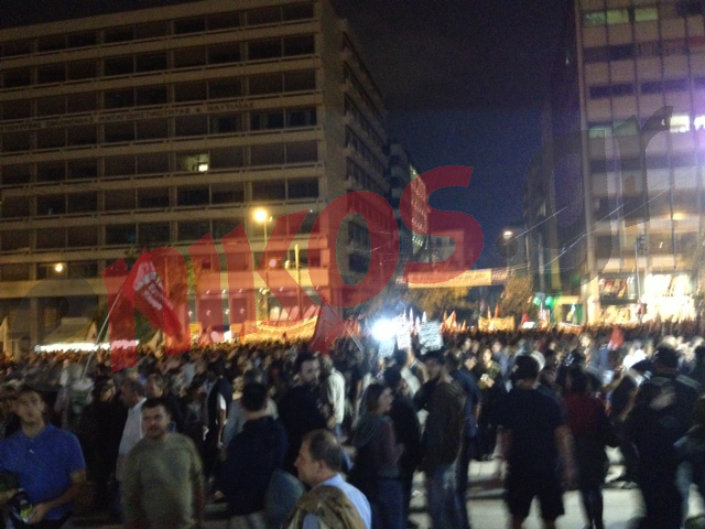 Φώτο – Πλημμύρισε το Σύνταγμα