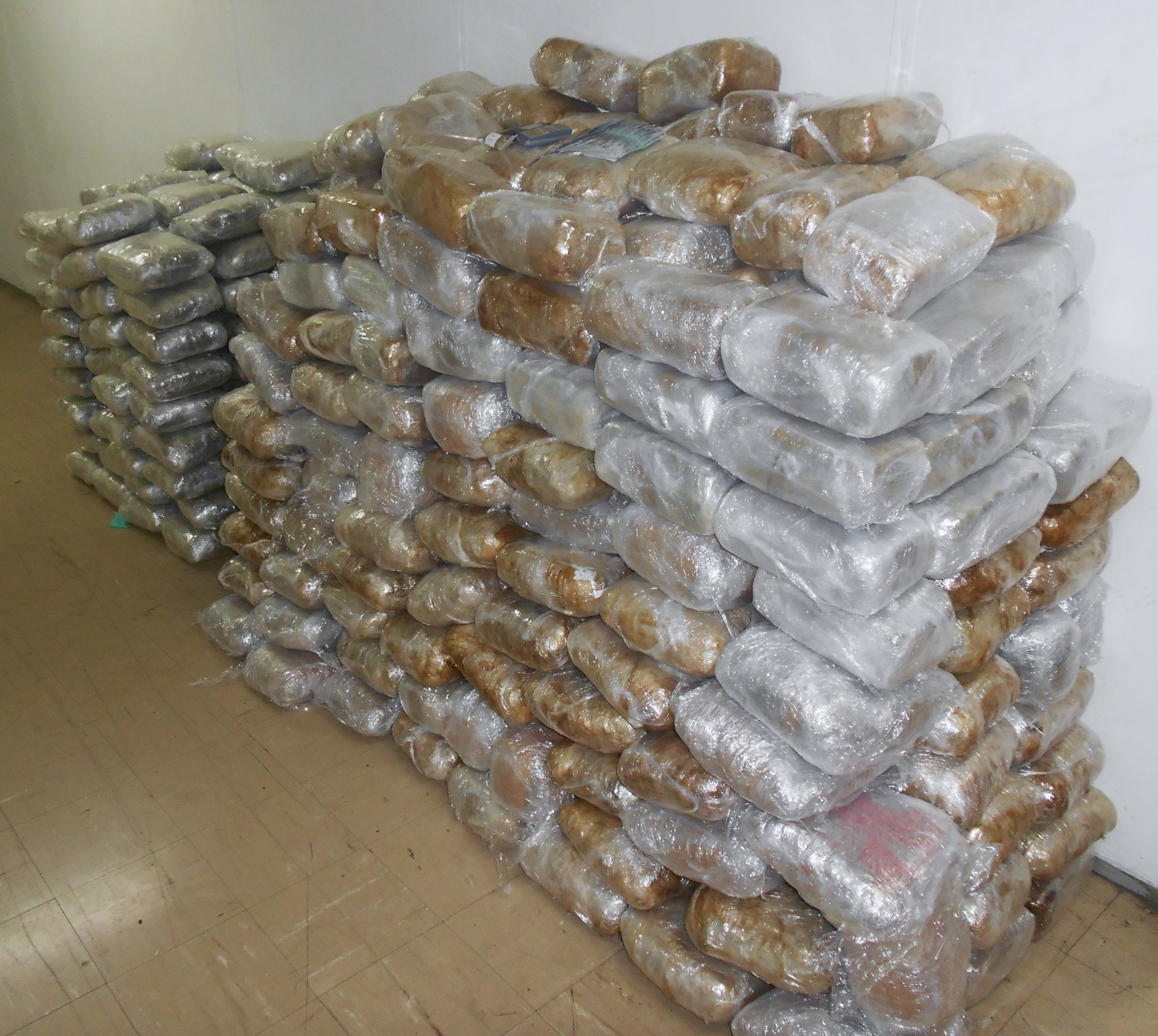 Κατέσχεσαν 422 κιλά κάνναβης