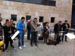 Τώρα – Διαμαρτυρία μετά μουσικής