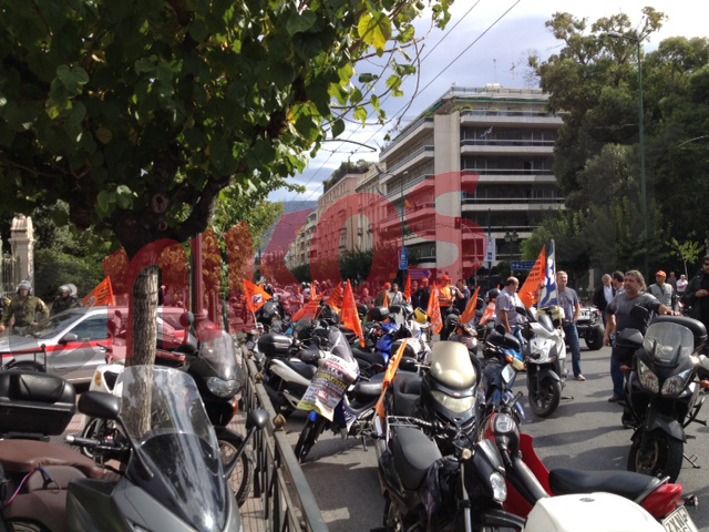 Φώτο – Κατάληψη στο Υπ. Διοικ. Μεταρρύθμισης