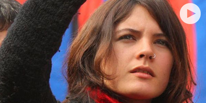 Μια κούκλα “κομμουνίστρια”