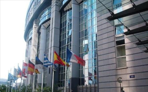 Διπλή διαπραγμάτευση στις Βρυξέλλες