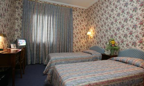 Φεύγουν από το ξενοδοχείο…