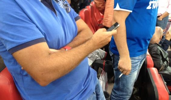 Πήγε στο γήπεδο και “τουίταρε”