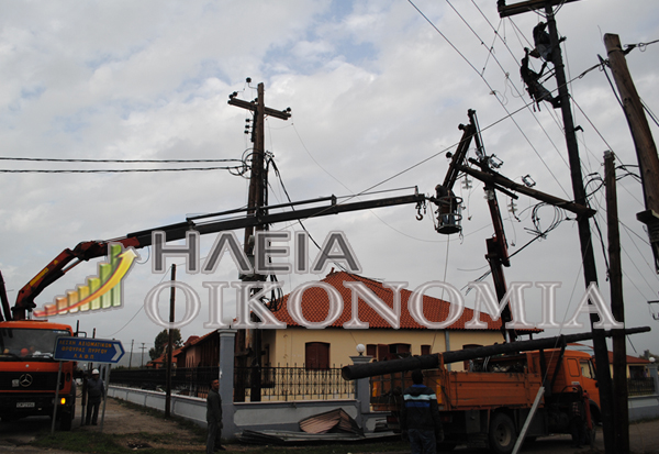 Έριξε κολώνες ο ανεμοστρόβιλος