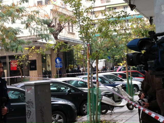 Τώρα – Κρατάει όμηρο τη διευθύντρια