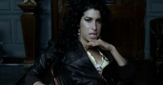 Έκλεψαν φορέματα της Winehouse