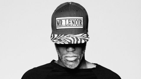 Τα ρούχα του Σισέ στο ίντερνετ