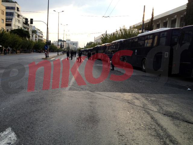 Τώρα-Έξω από την αμερικανική πρεσβεία