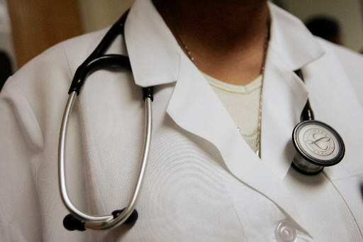 “Κινδυνεύουν” 12.000 γιατροί