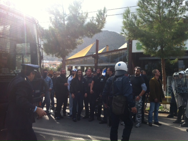 Τώρα-Ένταση στη Χερσόνησο με τη Χρυσή Αυγή