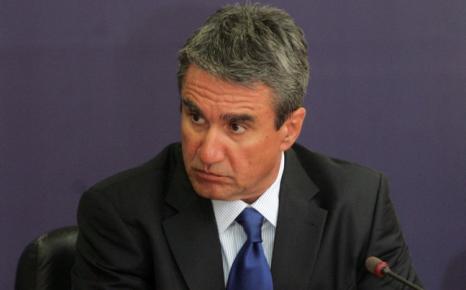 Ο Λοβέρδος θέτει θέμα ηγεσίας