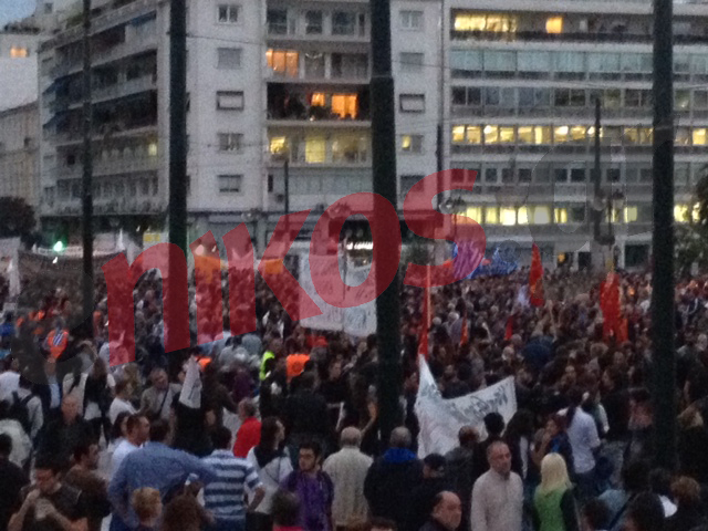 Τώρα-Γεμίζει το Σύνταγμα