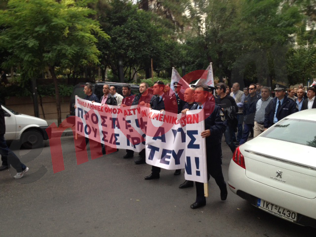 ΦΩΤΟ: Οι ένστολοι διαδηλωτές πέρασαν από το Κολωνάκι