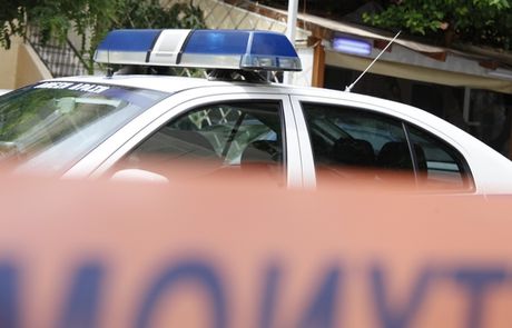 Έδεσαν και λήστεψαν υπερήλικες