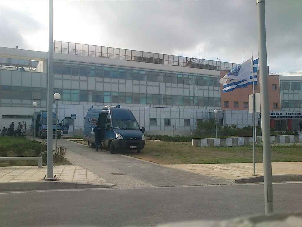 3 αστυνομικοί σε κύκλωμα ναρκωτικών