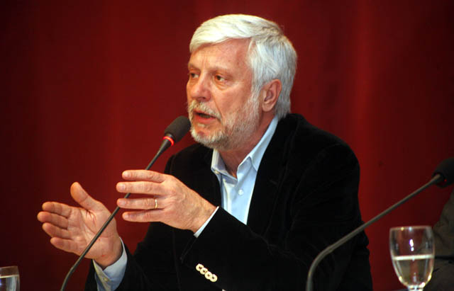 Τατούλης:”Όχι” στην απομάκρυνση υπαλλήλων