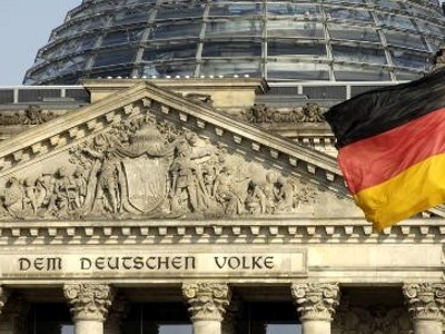 Οι μισοί Γερμανοί θέλουν την χρεωκοπία μας