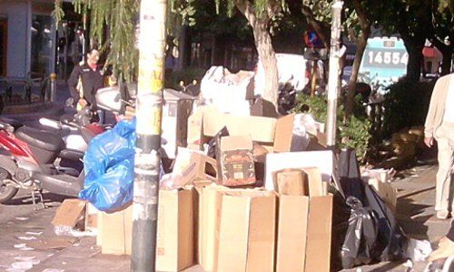 Βουνό από σκουπίδια στο Ηράκλειο